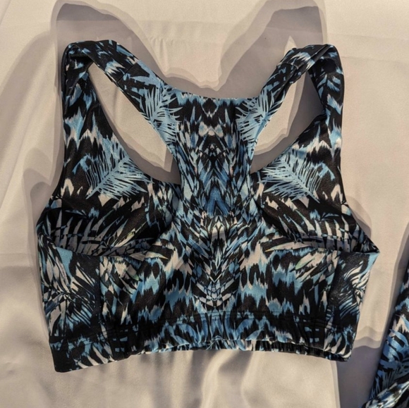 Pineapple sports bra and leggings - Picture 2 of 3